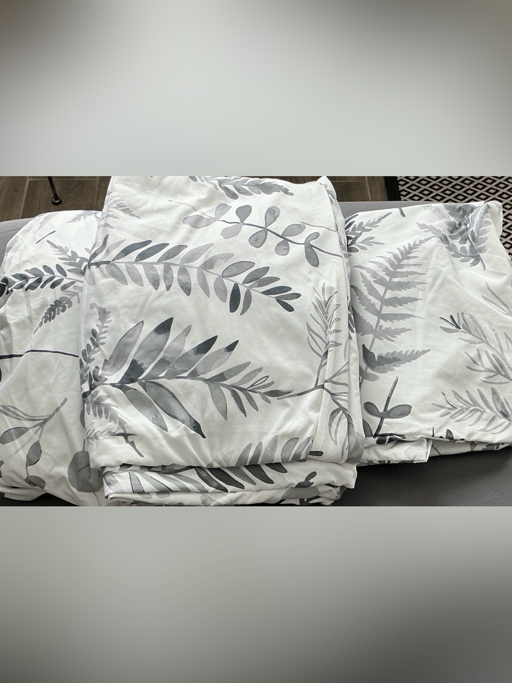 IKEA BROKDRACENA 4pc king sheet Set White & Gray Floral